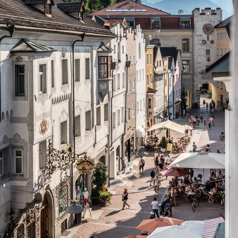 Vista dalla via Centrale verso la porta delle Orsoline | © IDM Südtirol-Alto Adige/Hannes Niederkofler