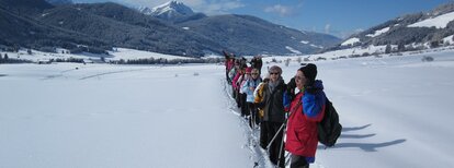 Un gruppo di turisti durante un'escursione invernale | © Dolomitenfuchs