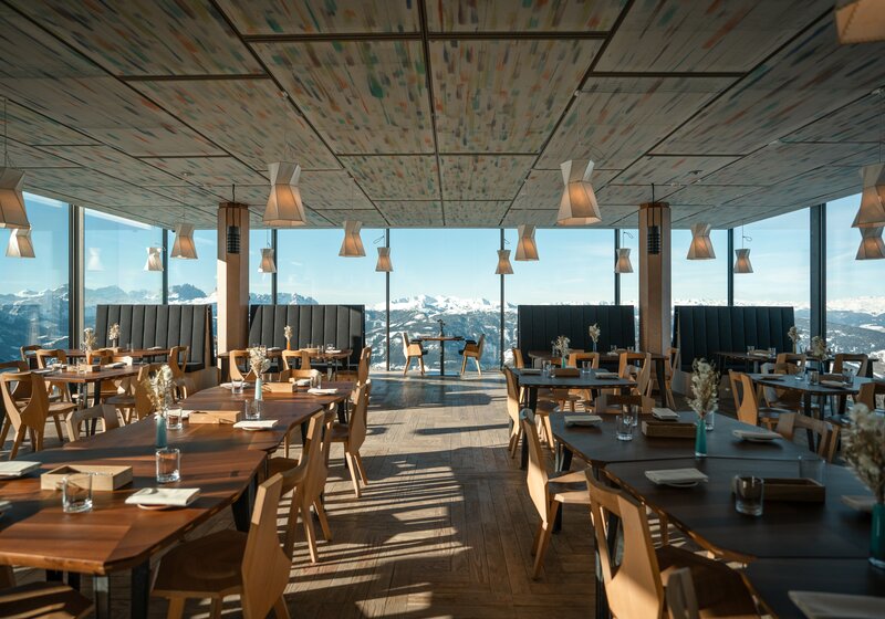 AlpINN Food Space bei strahlend blauem Himmel- | © Markus Ranalter