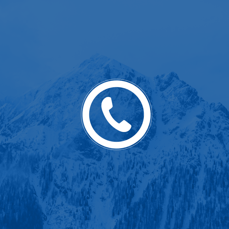 Anruf Symbol auf blauem Hintergrund. | © Skirama Kronplatz