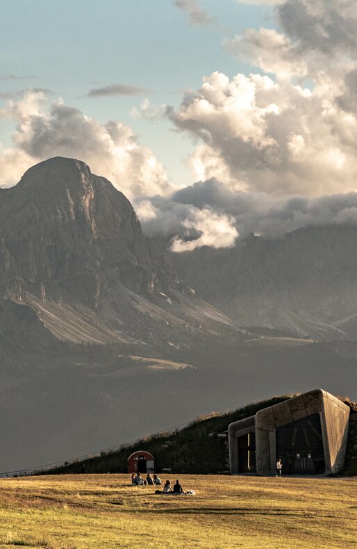 Das MMM Corones mit dem Peitlerkofel im Hinter | © Skirama Kronplatz
