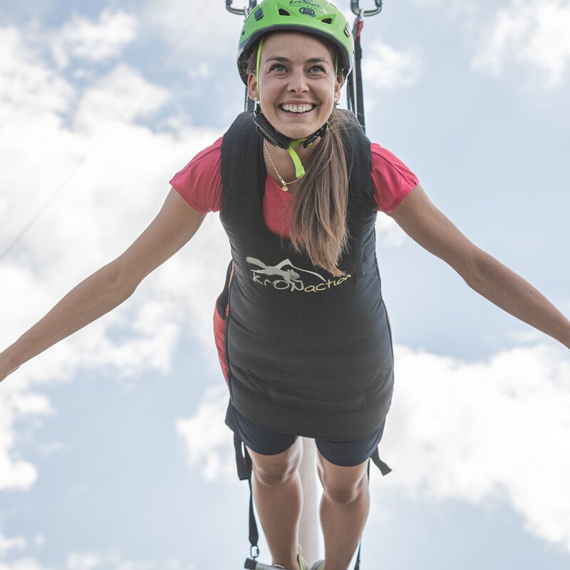 Eine Frau mit Helm im Skyscraper. | © Harald Wisthaler