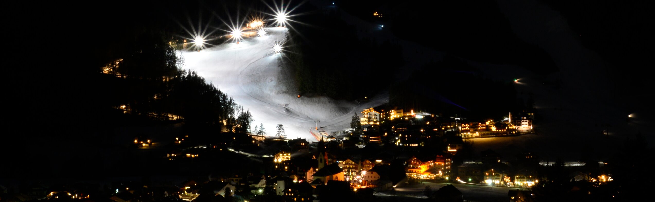 Nachtskifahren bei der Cianross Piste. | © Skirama Kronplatz